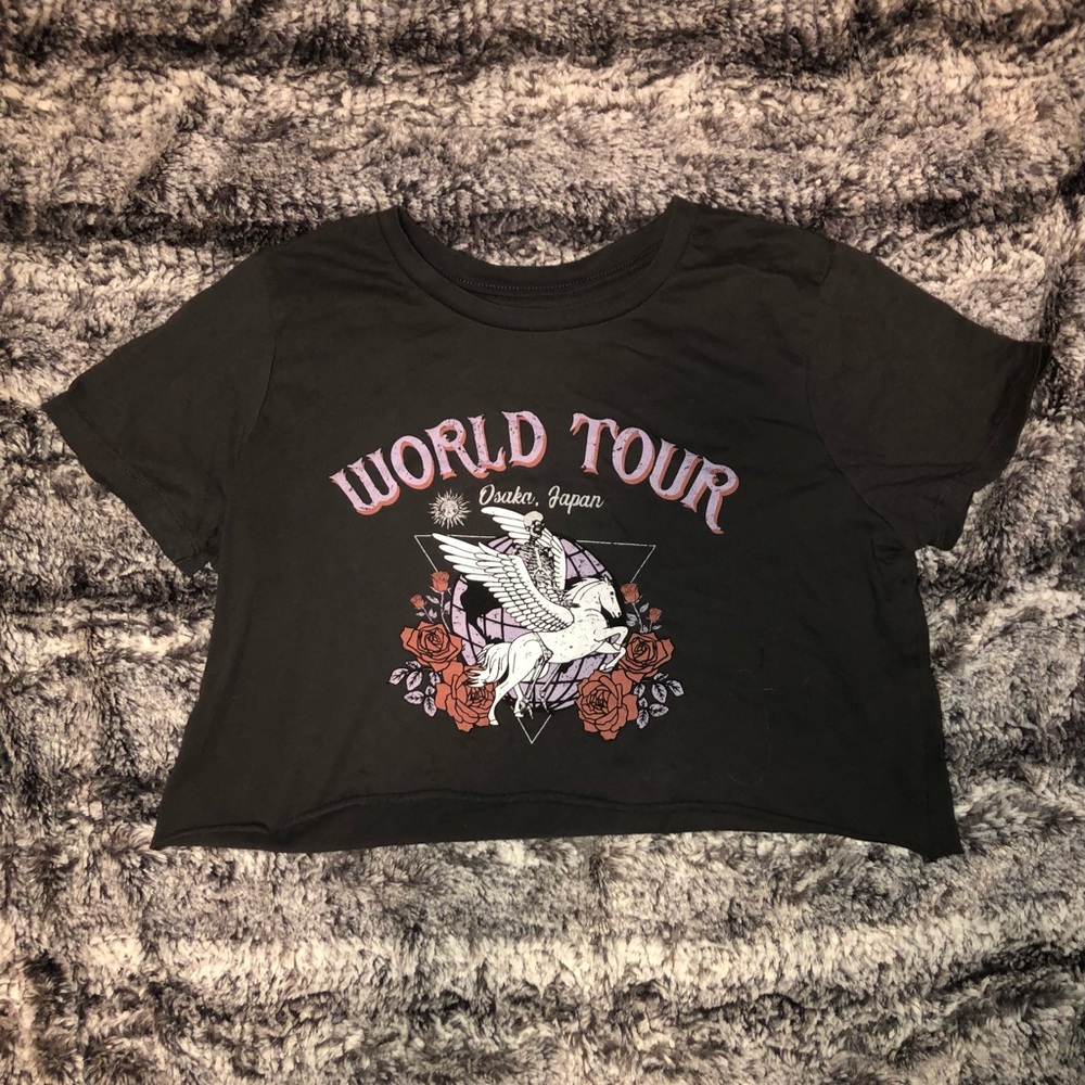 cropped graphic band tee. worn a few times.